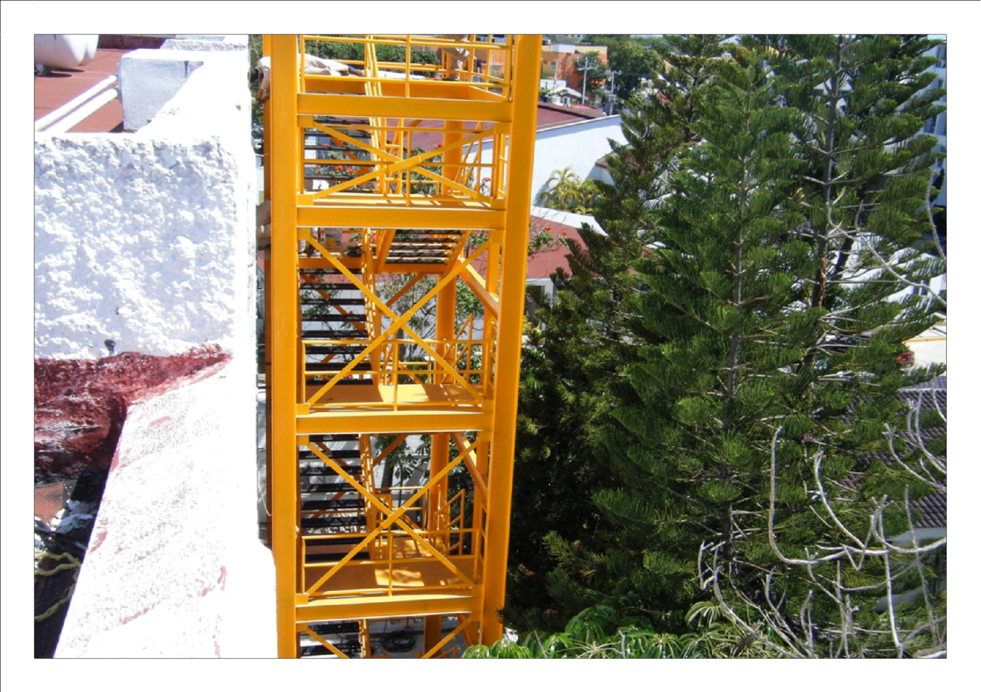 Proyecto de salidas de emergencia en instalaciones hoteleras